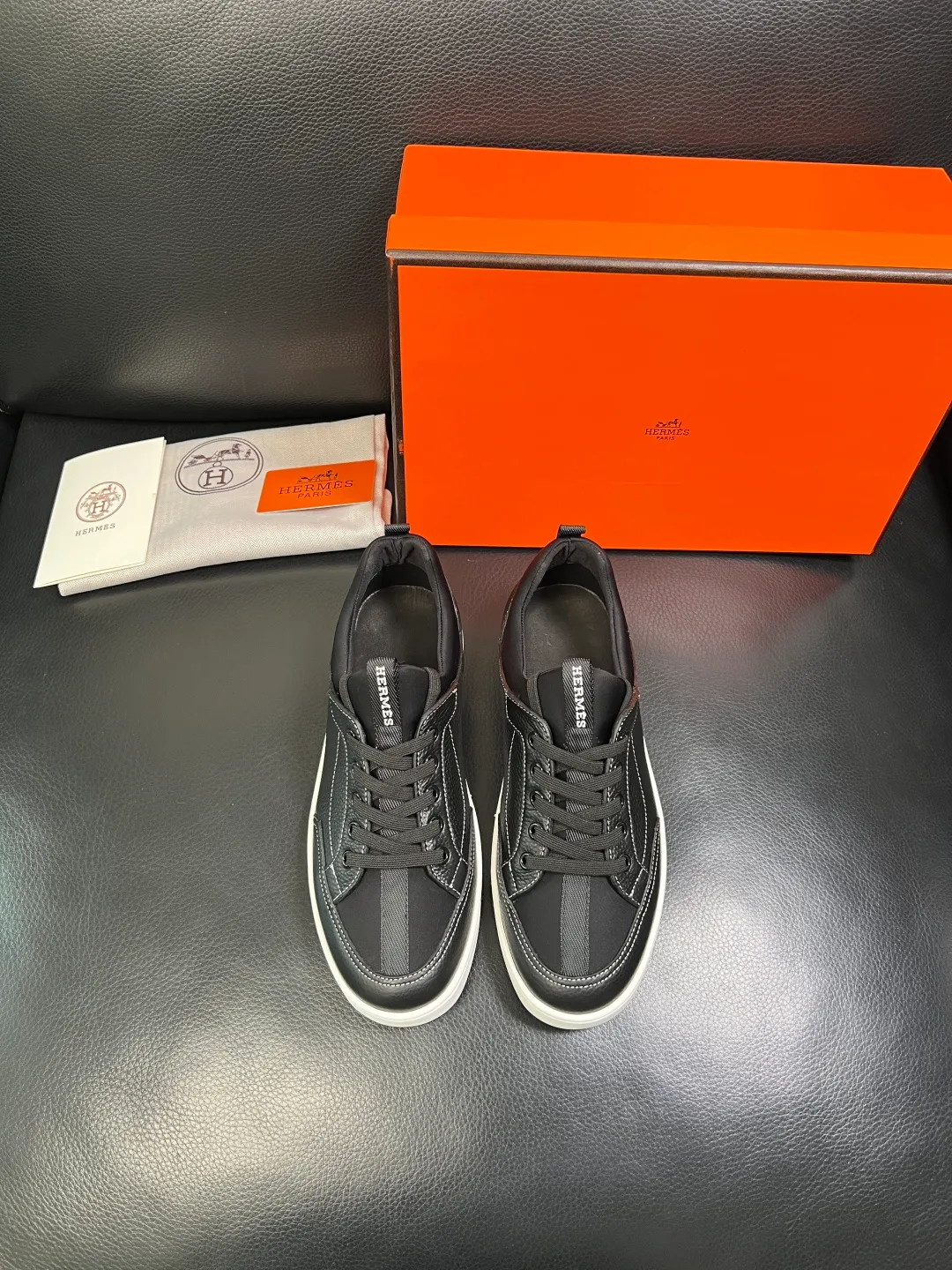 Men's shoes 💰700 Hermes High-quality top crafts Hermes counters are selling simultaneously with original factory configuration, original cowhide fabric imported from Italy, high-quality splicing technology, fully imported water-dyed cowhide lining, soles: original soles specially provided by the original factory are super comfortable, original factory and single goods are welcome to compare, code number 38-44 (customized 45)